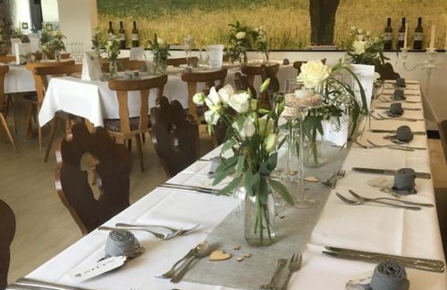 Sontra House | Pet-Friendly Gasthof Kirschtraum with Breakfast & Dining