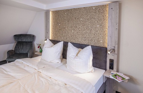 Fladungen Hotel | Discover Gasthof Krone Fladungen: Family-Friendly Retreat