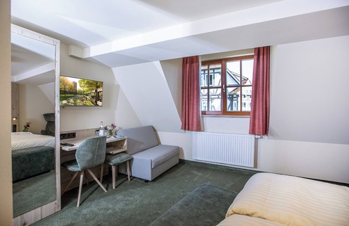 Fladungen Hotel | Discover Gasthof Krone Fladungen: Family-Friendly Retreat