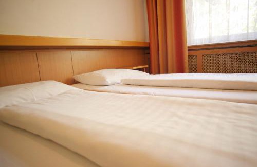 Podersdorf am See Hotel | Pet-Friendly Gasthof Kummer with Breakfast and Family Amenities