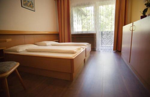 Podersdorf am See Hotel | Pet-Friendly Gasthof Kummer with Breakfast and Family Amenities