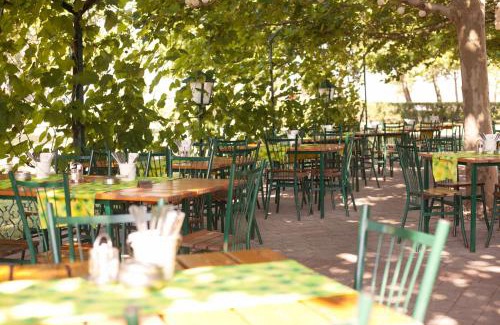 Podersdorf am See Hotel | Pet-Friendly Gasthof Kummer with Breakfast and Family Amenities