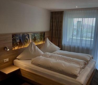 Grabenstetten Hotel | Pet-Friendly Gasthof Lamm with Breakfast & Dining Options