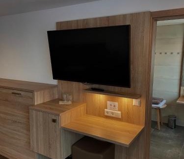 Grabenstetten Hotel | Pet-Friendly Gasthof Lamm with Breakfast & Dining Options