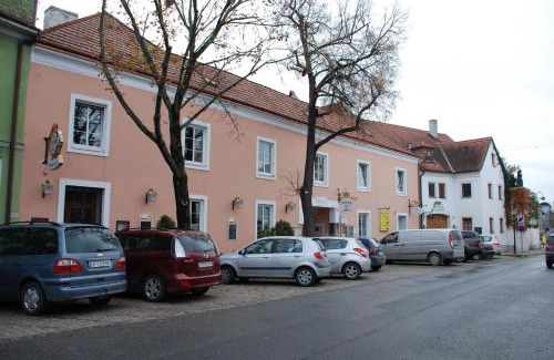 Lobau Hotel | Pet-Friendly Getaway at Gasthof Ludl with Breakfast Included