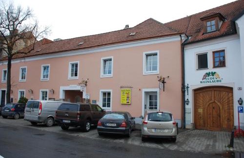 Lobau Hotel | Pet-Friendly Getaway at Gasthof Ludl with Breakfast Included
