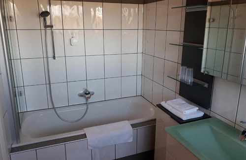 Lanzenkirchen Hotel | Top-Rated Gasthof Mühlendorfer: Pet Friendly, Family Welcoming
