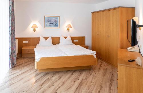 Kipfenberg House | Discover Gasthof Metzgerei Neumeyer: Pet-Friendly Retreat