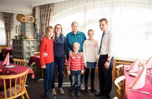 Colle Isarco Hotel | Cozy Gasthof Moarwirt: Family-Friendly Stay with Breakfast