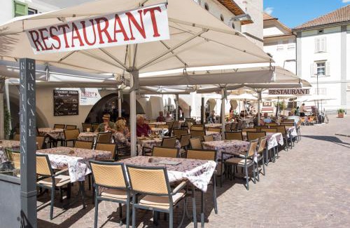 Caldaro Sulla Strada del Vino Hotel | Guest Rated 8.9: Gasthof Mondschein with Oceanfront Views