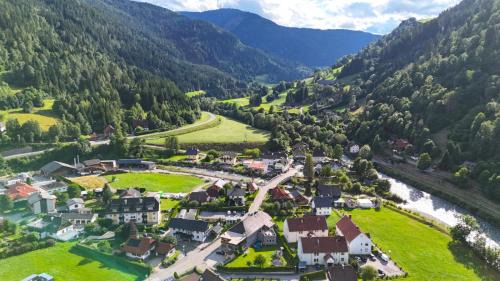 Stadl-Predlitz Apartment | Pet-Friendly Retreat at Gasthof Muster-Stüberl - Great Reviews!