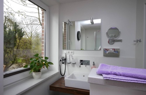 Woehrden Hotel | Discover Gasthof Oldenwöhrden: Rated 9.2/10 with Spa & Pool