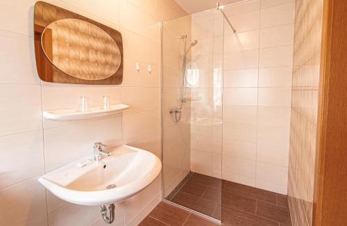 Steyr House | Pet-Friendly Getaway at Gasthof Pöchhacker with Breakfast