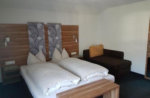 Radfeld House | Welcoming Gasthof Pension Alpenblick: Pet-Friendly Retreat