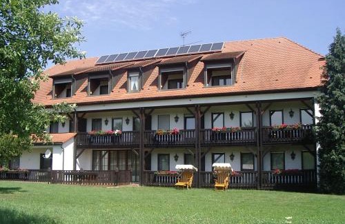 Obernzenn Hotel | Discover Gasthof Pension Grüne Au: Family-Friendly Retreat