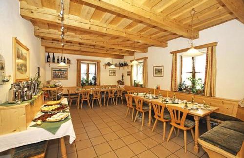 Neualbenreuth House | Welcome to Gasthof-Pension Kesslsimerhof: Family-Friendly Stay