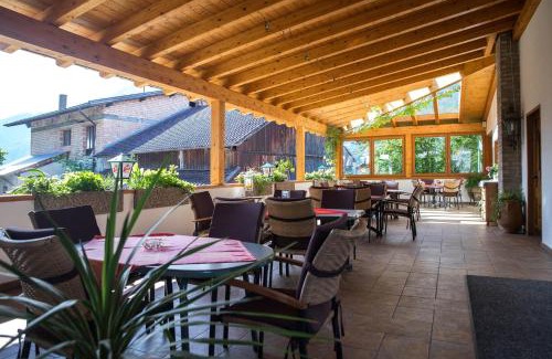 Karres Hotel | Highly Rated Gasthof Pension Traube: Pet-Friendly Getaway