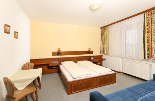 Breitenbrunn House | Pet-Friendly Gasthof-Pension Wein with Great Breakfasts