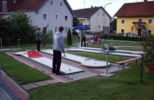 Worth an der Donau Hotel | Cozy Gasthof Pflamminger: Family-Friendly with Breakfast