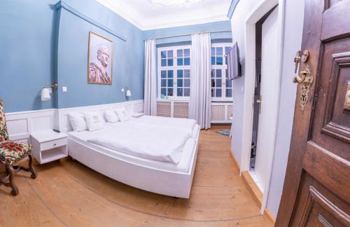 Ellingen Hotel | Discover Gasthof Römischer Kaiser: Top-Rated Pet-Friendly Stay