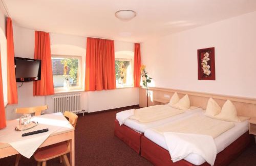 Rieden am Forggensee House | Pet-Friendly Getaway at Gasthof Rössle with Restaurant Access