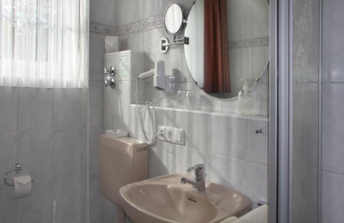 Vogtsburg Hotel | Cozy Gasthof Rössle: Pet-Friendly with Breakfast Included