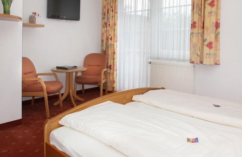 Vogtsburg Hotel | Cozy Gasthof Rössle: Pet-Friendly with Breakfast Included