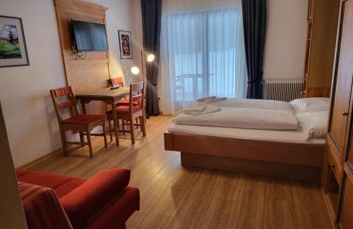 Scharnitz House | Cozy Gasthof Ramona: Pet-Friendly with Family Amenities