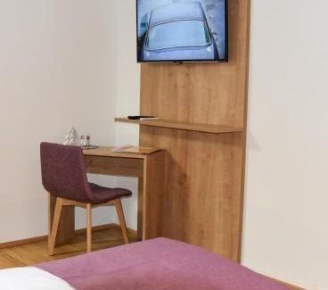 Scharnitz House | Cozy Gasthof Ramona: Pet-Friendly with Family Amenities