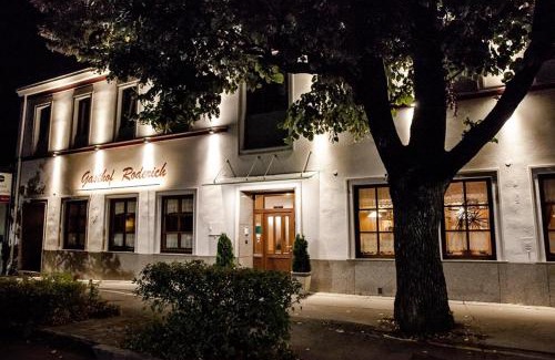 Langenzersdorf Hotel | Pet-Friendly Gasthof Roderich Hotel with Breakfast Included