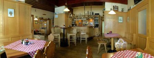 Langenzersdorf Hotel | Pet-Friendly Gasthof Roderich Hotel with Breakfast Included