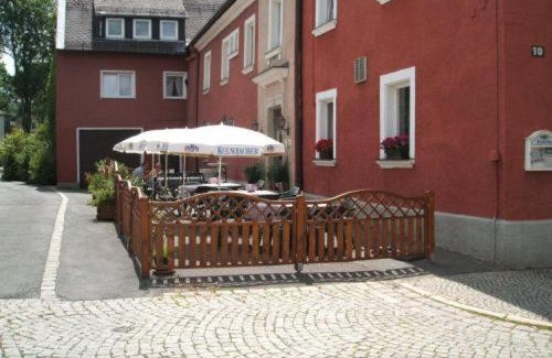 Zell im Fichtelgebirge House | Pet-Friendly Gasthof Rotes Roß with Breakfast and Dining