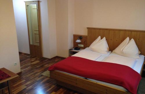 Bad Waltersdorf Hotel | Discover Gasthof Safenhof: Pet-Friendly with 8.8/10 Rating
