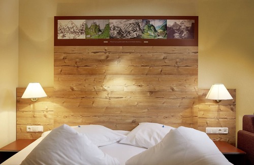 Reutte Hotel | Cozy Gasthof Salzstadl: Family-Friendly & Relaxing Retreat