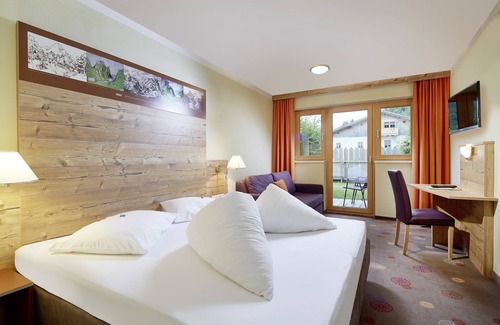 Reutte Hotel | Cozy Gasthof Salzstadl: Family-Friendly & Relaxing Retreat