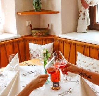 Straß in Steiermark House | Pet-Friendly Gasthof Sauer GmbH with Family Amenities