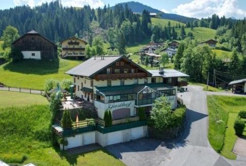Russbach am Pass Gschuett Bed & Breakfast | Gasthof Schönblick Rußbach: Family-Friendly Retreat