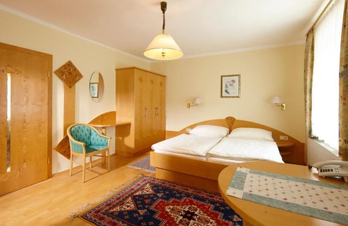 Bruckl Hotel | Welcoming Gasthof Schattleitner: Pet-Friendly Retreat