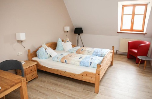Freudenberg Hotel | Welcoming Gasthof Schloßbräu Lintach with Family-Friendly Amenities