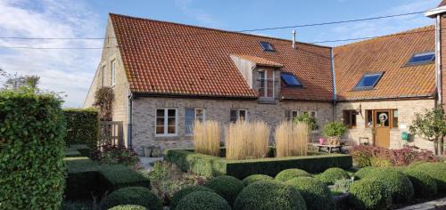 Oostvleteren Hotel | Discover Gasthof Schraevenacker: Family-Friendly Retreat