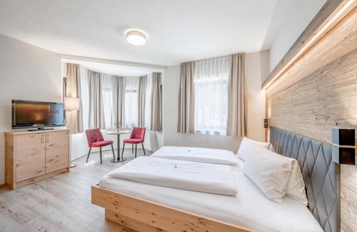 Kirchbichl Hotel | Oceanfront Retreat at Gasthof Schroll with Pet-Friendly Perks
