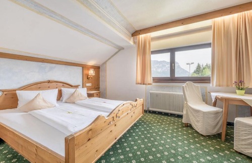 Kirchbichl Hotel | Oceanfront Retreat at Gasthof Schroll with Pet-Friendly Perks