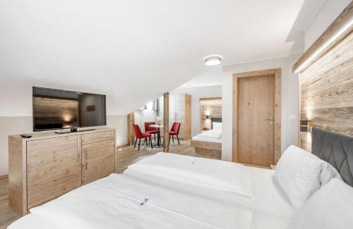 Kirchbichl Hotel | Oceanfront Retreat at Gasthof Schroll with Pet-Friendly Perks