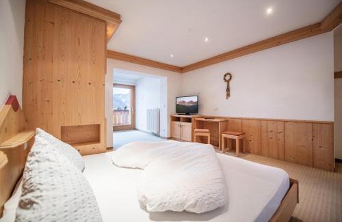 Tiso Hotel | Pet-Friendly Gasthof Teiser Stern with Oceanfront Pool