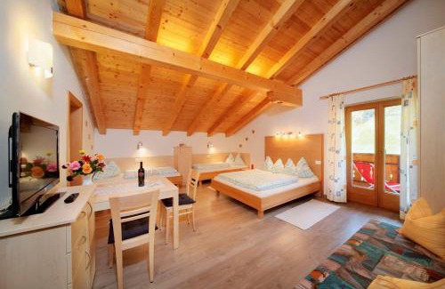 Moso in Passiria Hotel | Pet-Friendly Gasthof Trausberg with Ocean Views & Hot Tub
