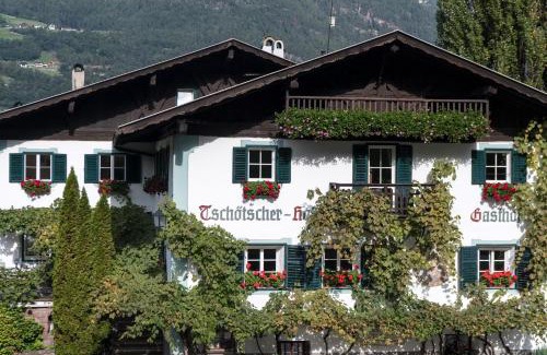 Castelrotto Hotel | Pet-Friendly Gasthof Tschötscherhof with Ocean Views