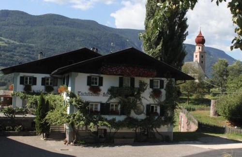 Castelrotto Hotel | Pet-Friendly Gasthof Tschötscherhof with Ocean Views