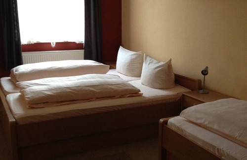 Gruenhaid Hotel | Discover Gasthof Turm: Family-Friendly with Dining Options