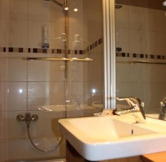 Heigenbruecken Hotel | Pet-Friendly Retreat at Gasthof und Pension Zur Frischen Quelle