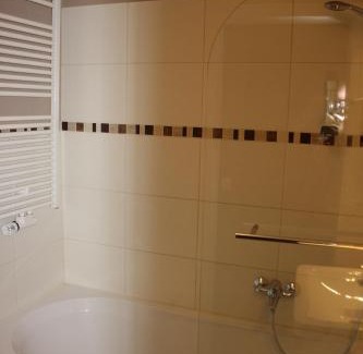 Heigenbruecken Hotel | Pet-Friendly Retreat at Gasthof und Pension Zur Frischen Quelle
